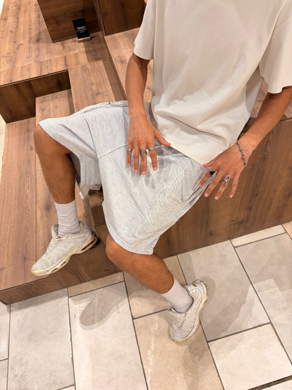 SIGNATURE SHORTS